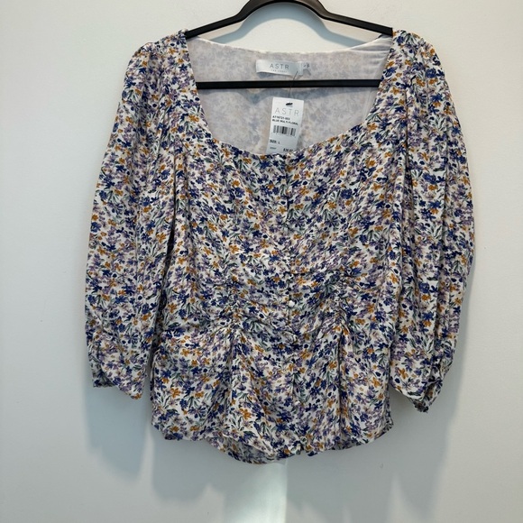 ASTR the Label Button Front Ruched Floral Top SIZE L - Picture 1 of 9
